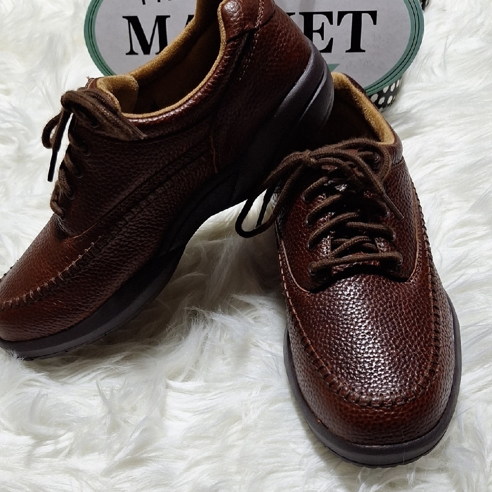 NWOT Elegant Brown Leather Oxfords for Men